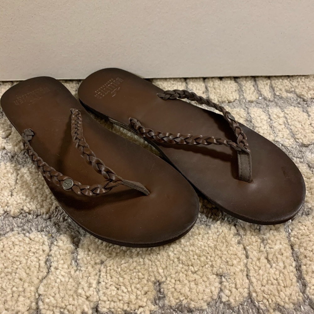 Hollister flip flops